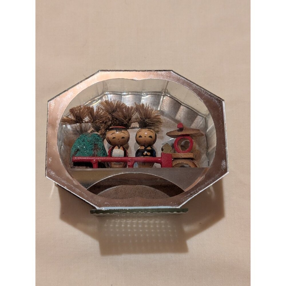 Vtg Japanese Kokeshi Diorama Shadow Box 1950s–60s Miniature Shrine Scene Glass